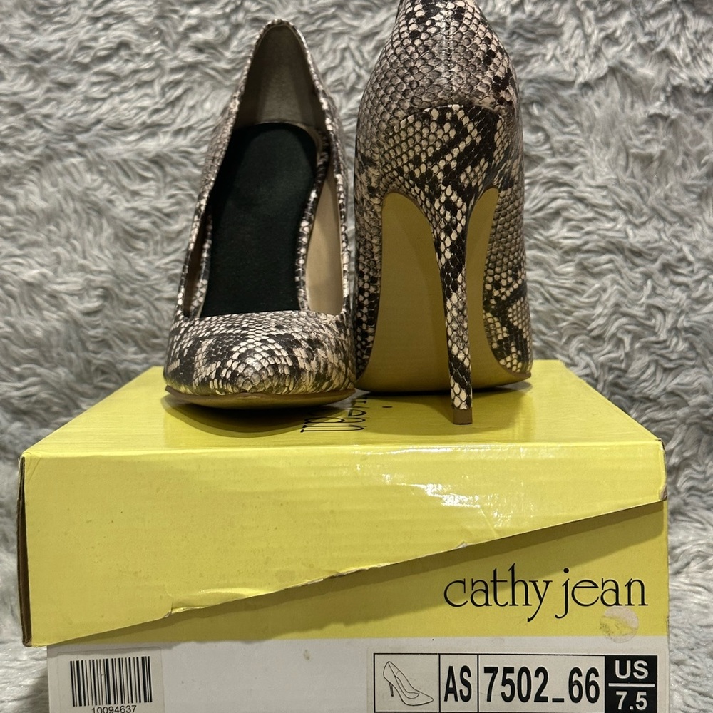 Cathy Jean Snakeskin heels, shoebox included, size 7.5 - Picture 2 of 6